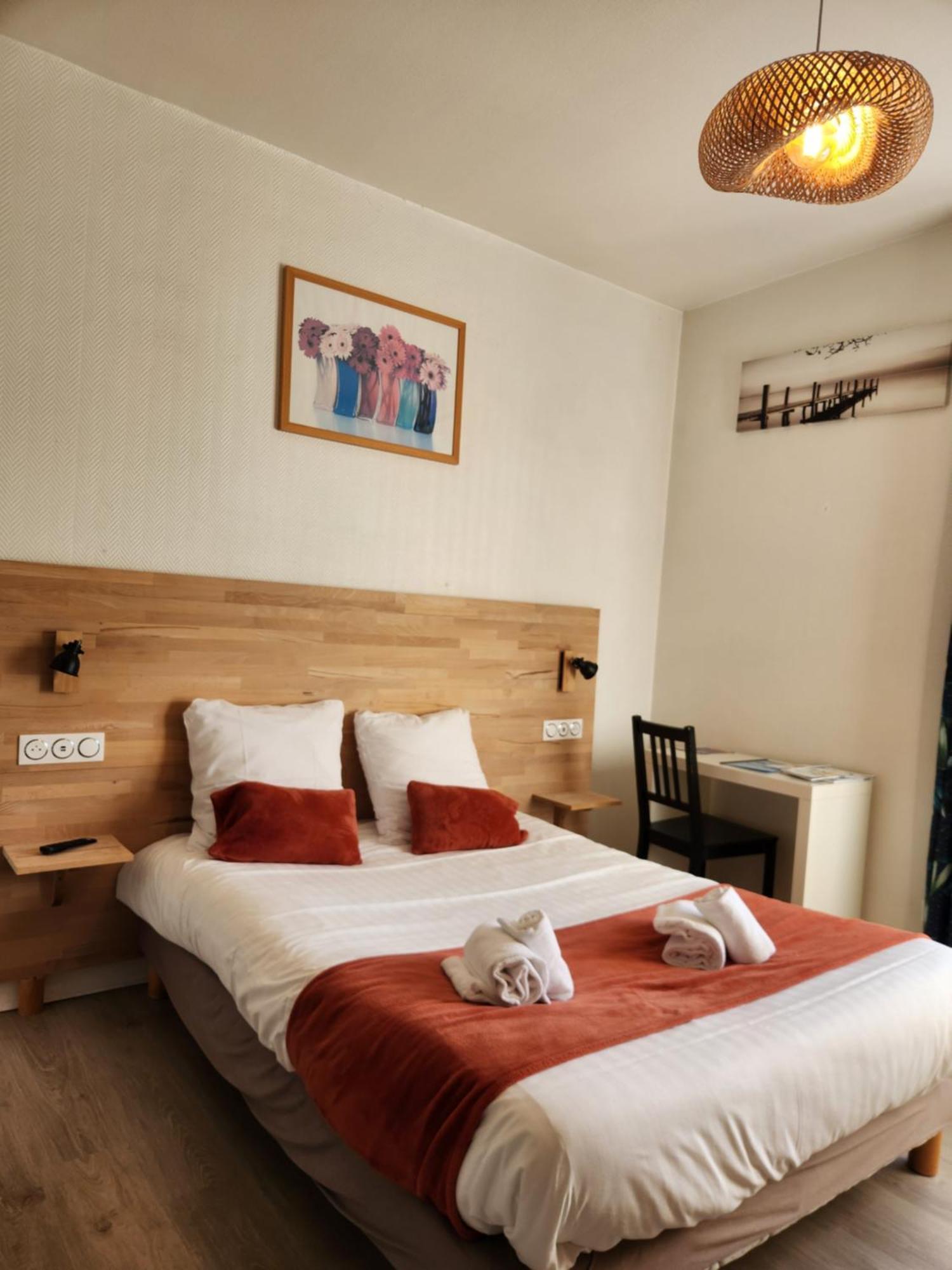 Le Petit Montmartre Hotell Dinard Exteriör bild