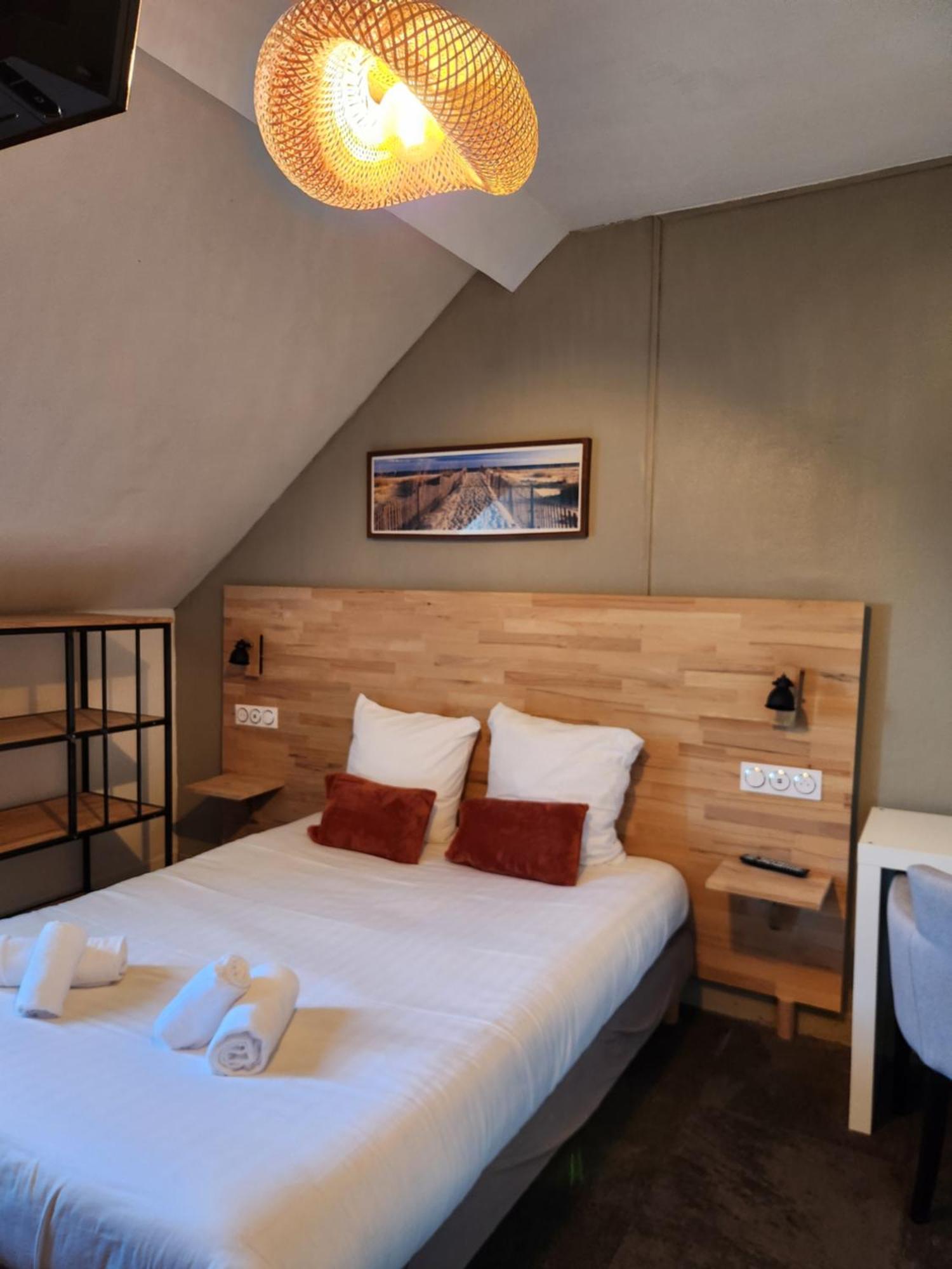 Le Petit Montmartre Hotell Dinard Exteriör bild